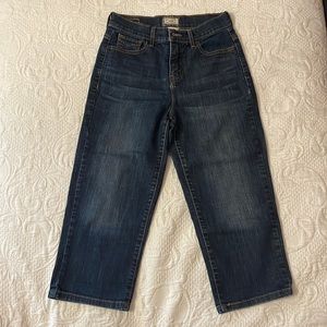 Levi long jean capris. Size 7 (Junior).